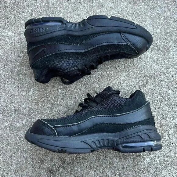 Nike Air Max 95 Low Triple Black Kids Size 9C - Picture 2 of 12